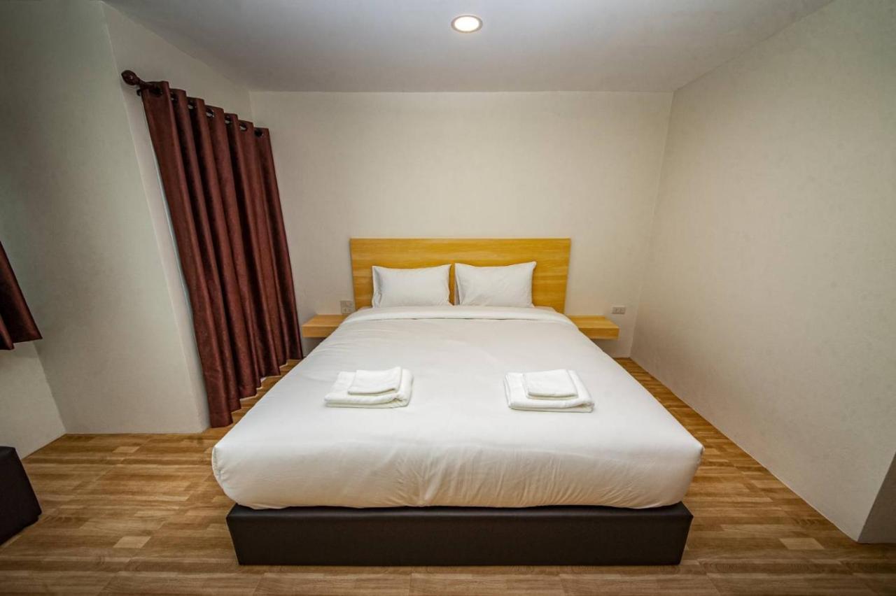 The Charlotte Smart Hotel Лопбурі Екстер'єр фото