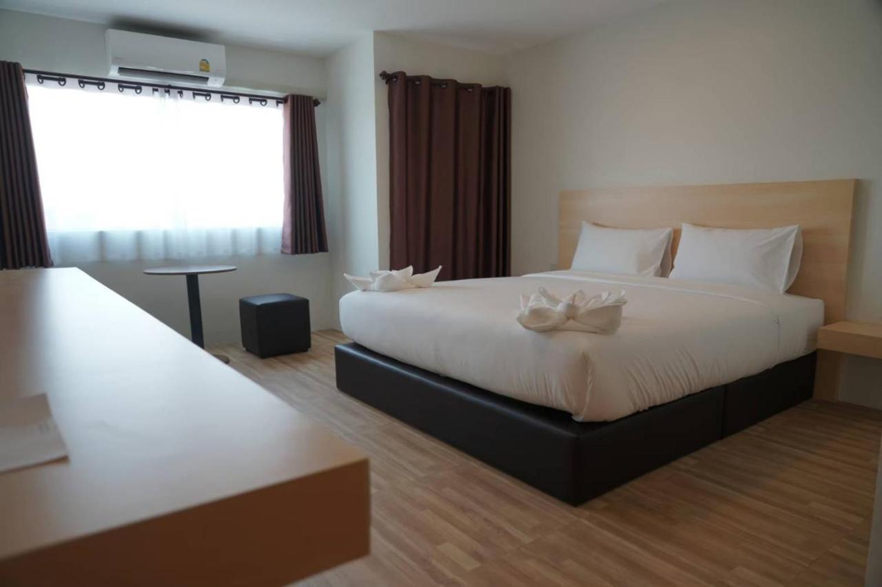 The Charlotte Smart Hotel Лопбурі Екстер'єр фото